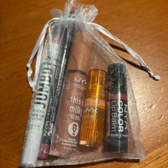 NYX Lip & Eye Makeup Set - Picture 2 of 15